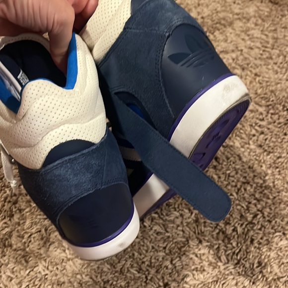 Adidas women’s high tops - Picture 4 of 6